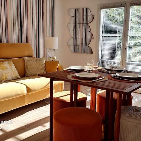 Rez-De-Chaussee Privatif Spacieux 3* D'Une Villa Centre Ville อิแยร์ ภายนอก รูปภาพ