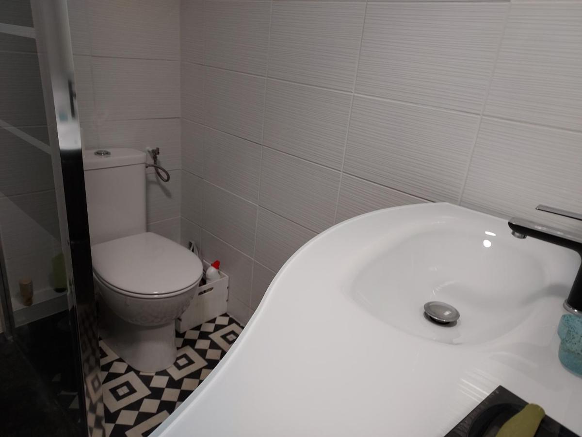 Rez-De-Chaussee Privatif Spacieux 3* D'Une Villa Centre Ville อิแยร์ ภายนอก รูปภาพ