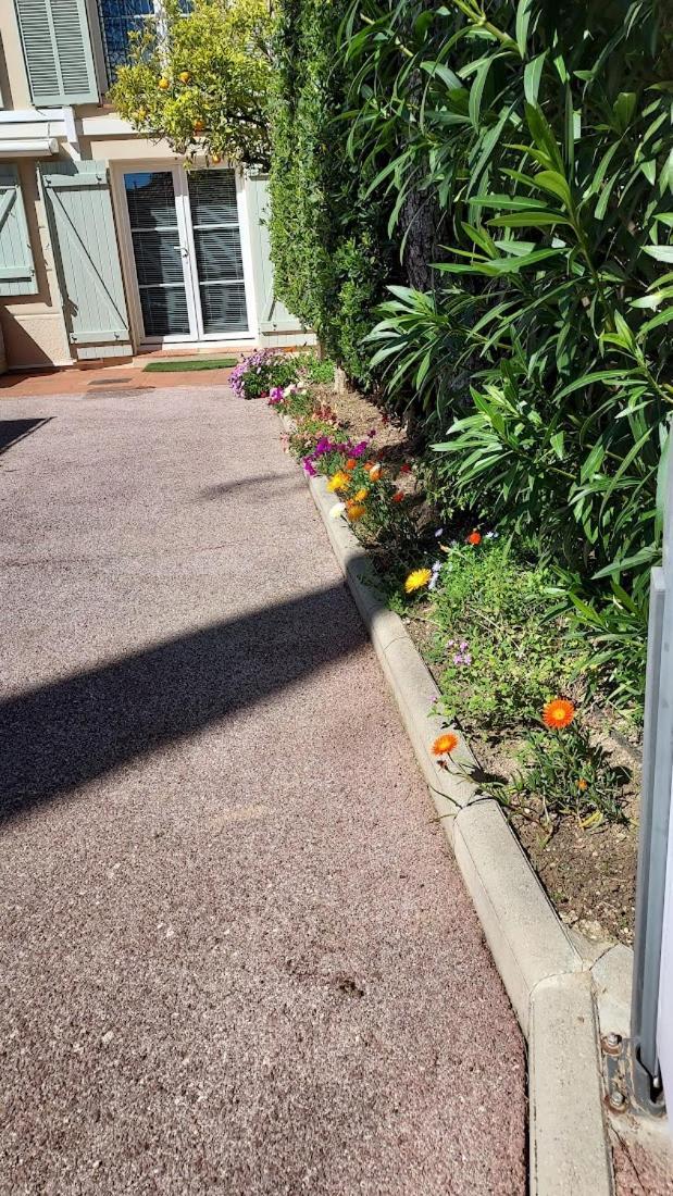 Rez-De-Chaussee Privatif Spacieux 3* D'Une Villa Centre Ville อิแยร์ ภายนอก รูปภาพ