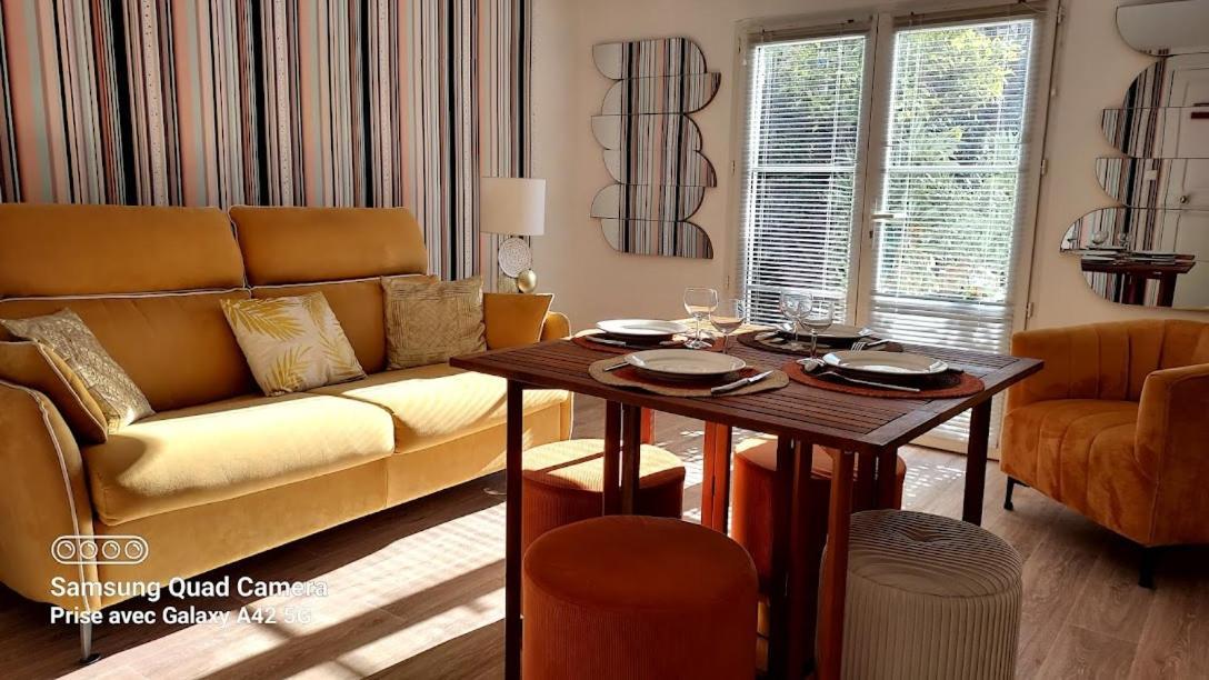 Rez-De-Chaussee Privatif Spacieux 3* D'Une Villa Centre Ville อิแยร์ ภายนอก รูปภาพ